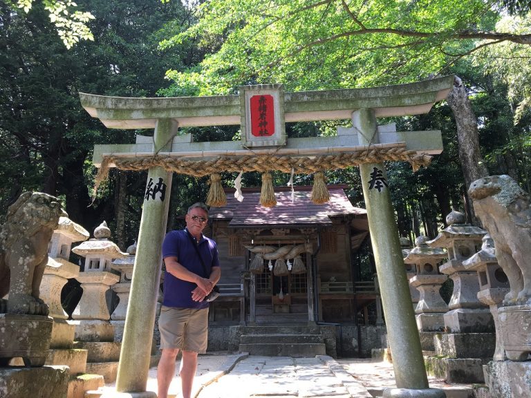 ローリーのコラム　赤猪岩神社２